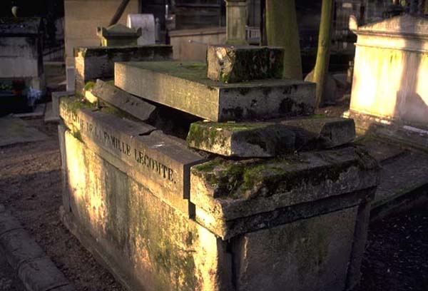 pere lachaise cemetery