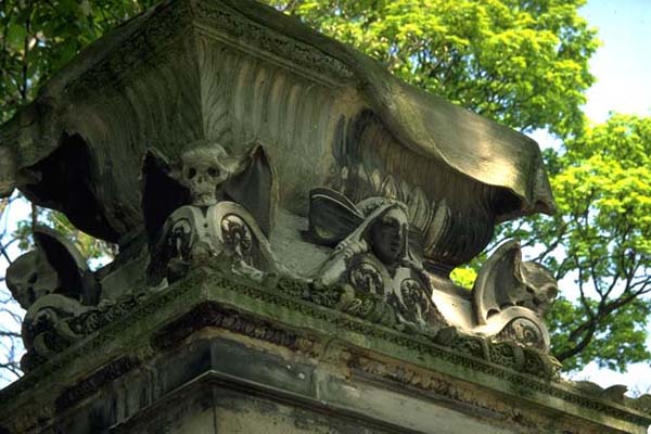 pere lachaise cemetery