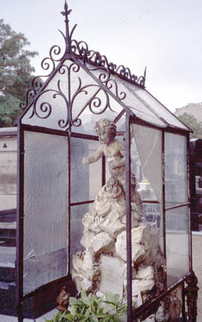 montparnasse cemetery sculpture